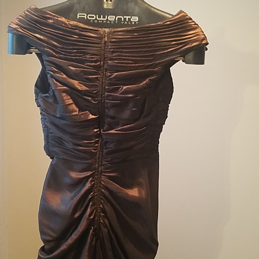 Gown - Picture 4 of 8